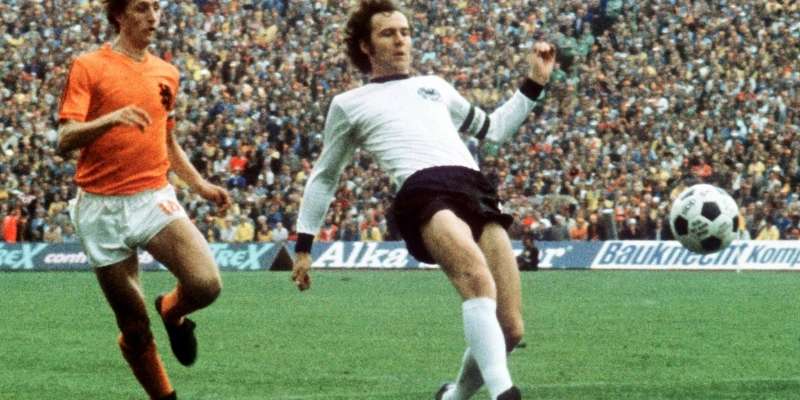 Franz Beckenbauer: Huyền Thoại Kiến Tạo Định Hình Bóng Đá Hiện Đại 4 Franz Beckenbauer