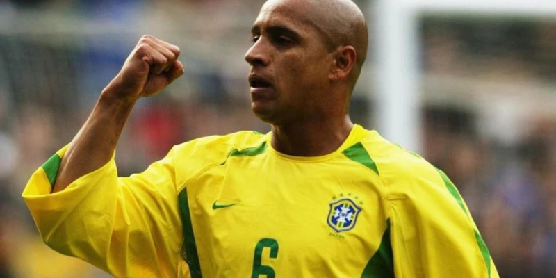 Roberto Carlos: Hậu Vệ Trái Gắn Liền Với Những Cú Sút Sấm Sét 2 Roberto Carlos